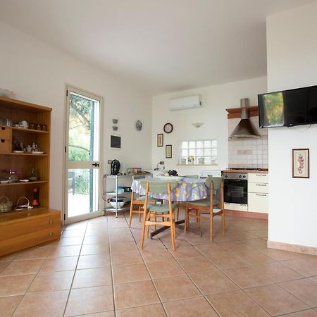 Villa Nadia Con Splendida Vista Mare 卡斯泰拉马莱 外观 照片
