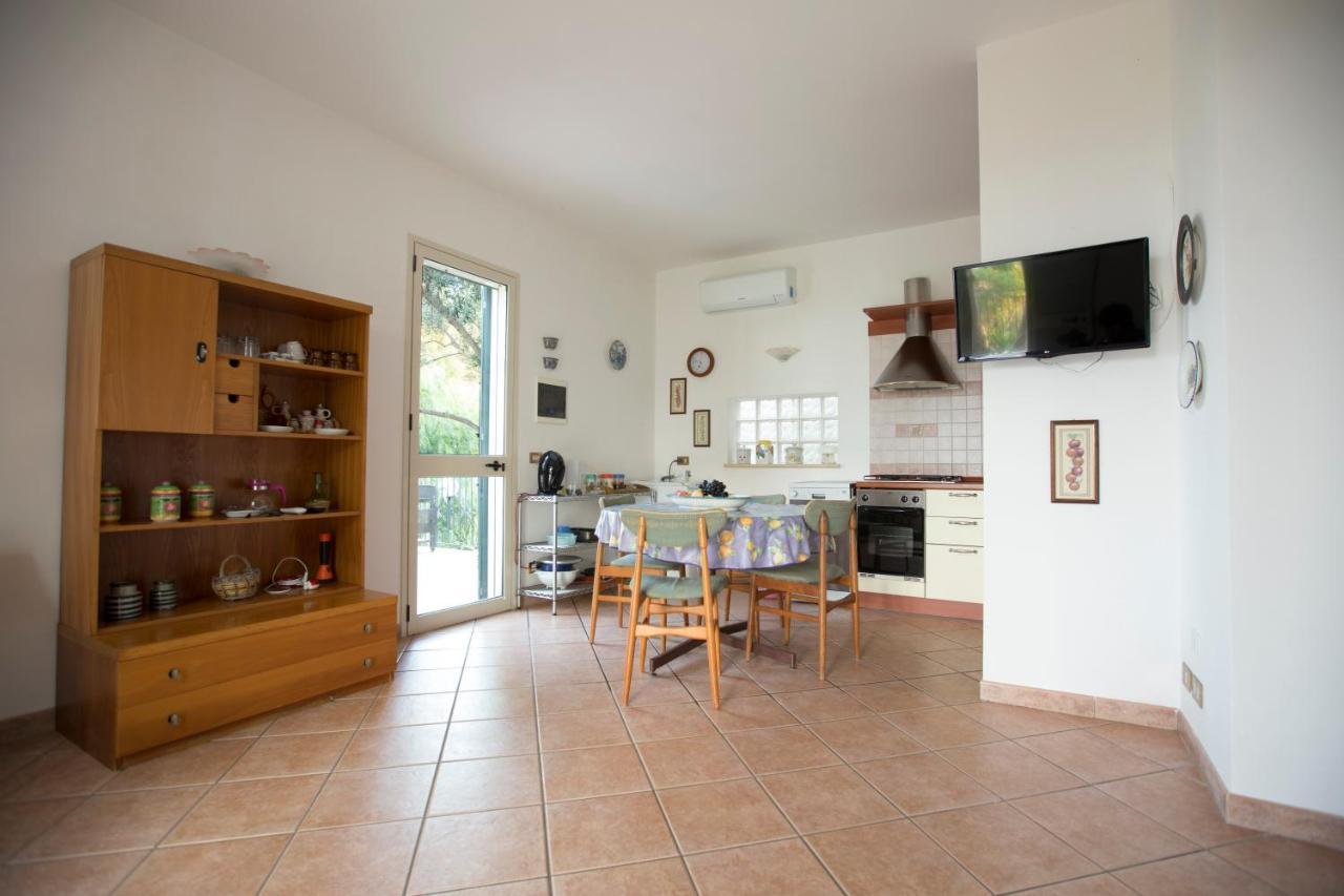 Villa Nadia Con Splendida Vista Mare 卡斯泰拉马莱 外观 照片