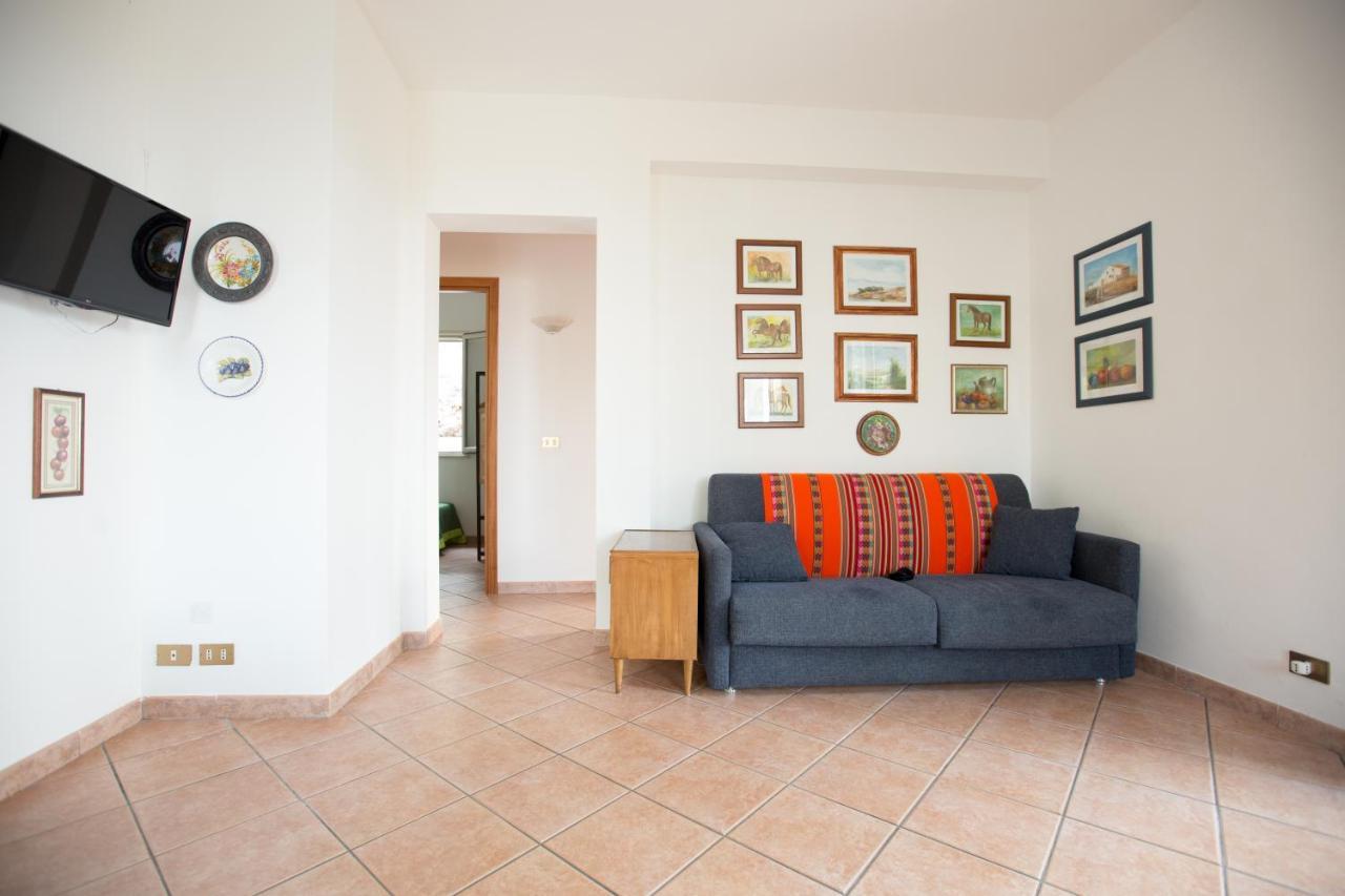Villa Nadia Con Splendida Vista Mare 卡斯泰拉马莱 外观 照片