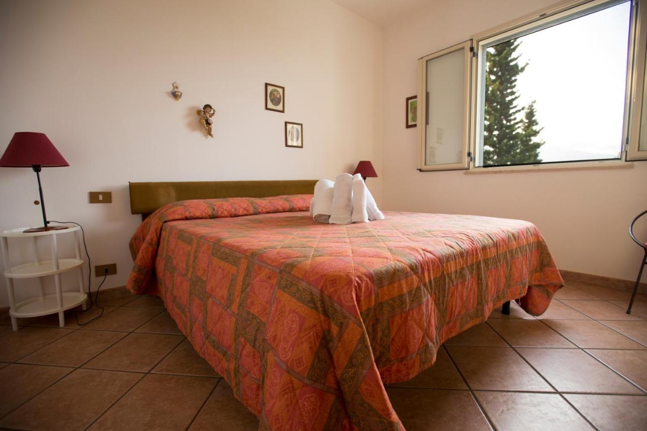 Villa Nadia Con Splendida Vista Mare 卡斯泰拉马莱 外观 照片