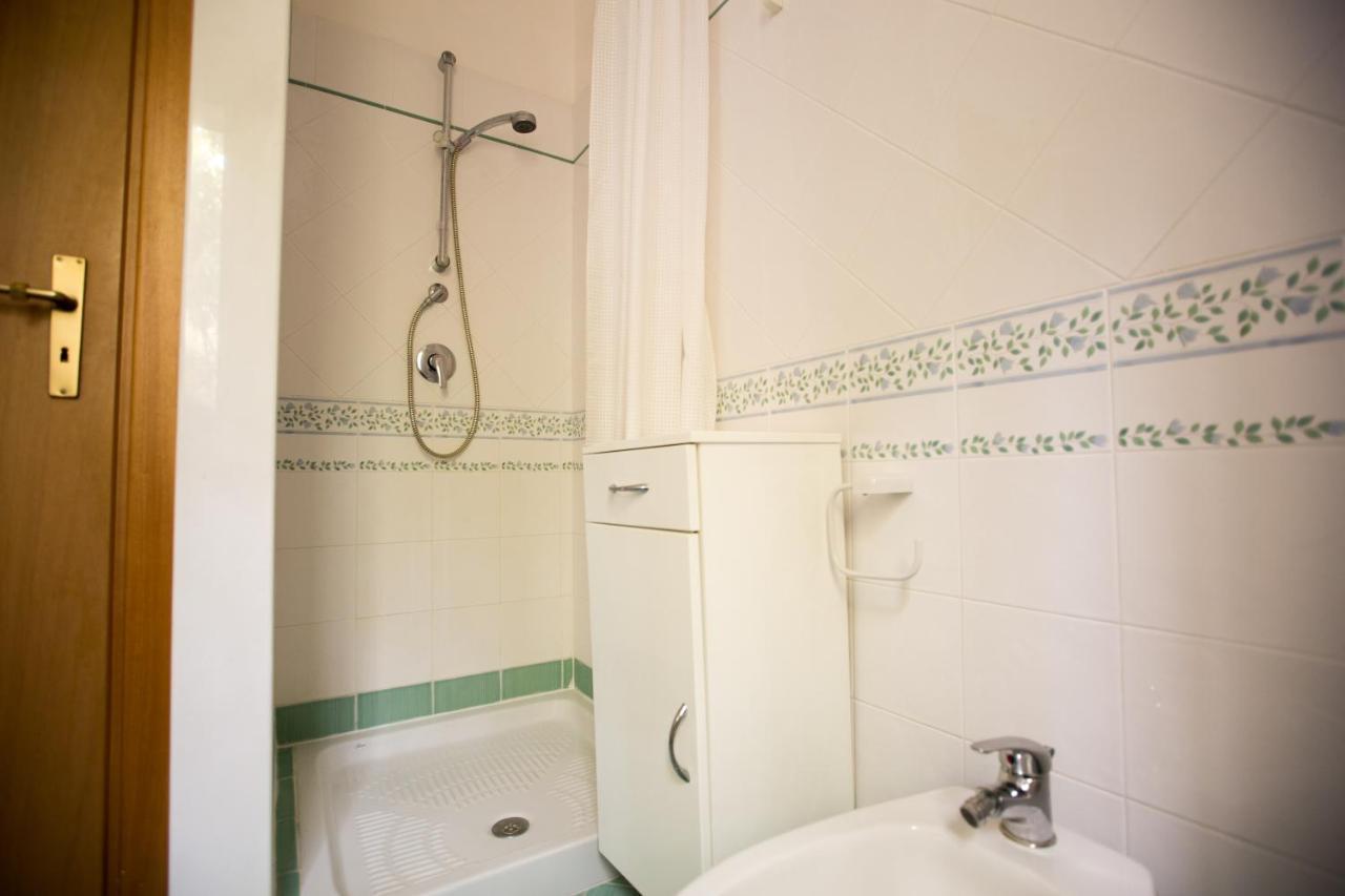 Villa Nadia Con Splendida Vista Mare 卡斯泰拉马莱 外观 照片