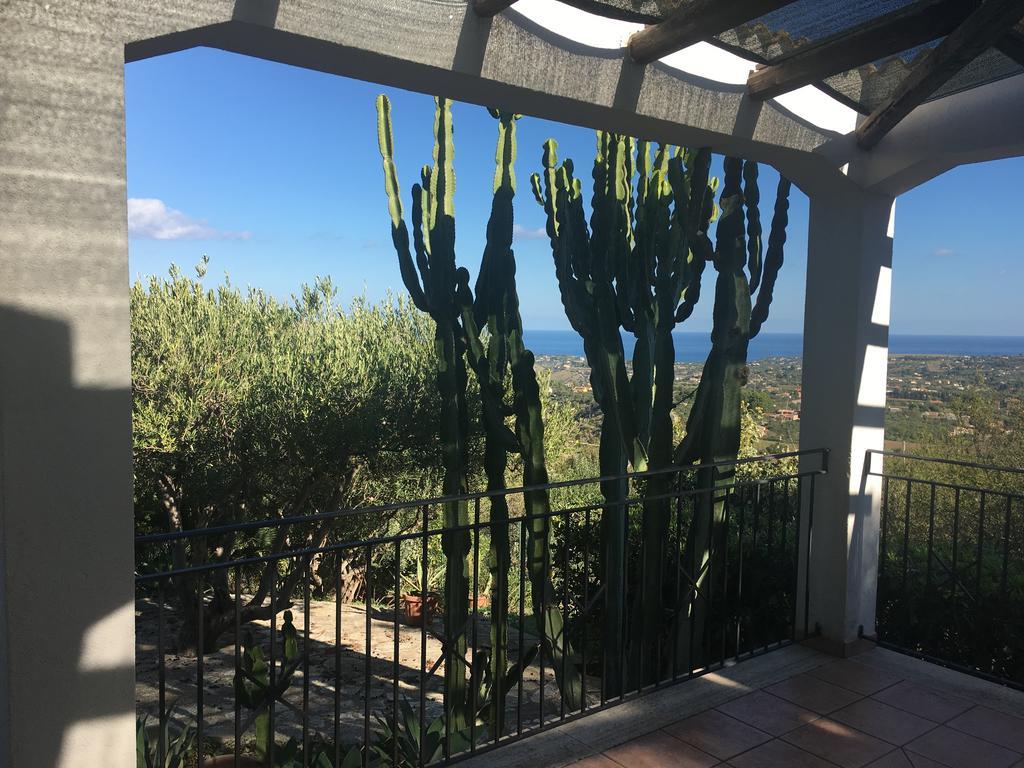 Villa Nadia Con Splendida Vista Mare 卡斯泰拉马莱 外观 照片