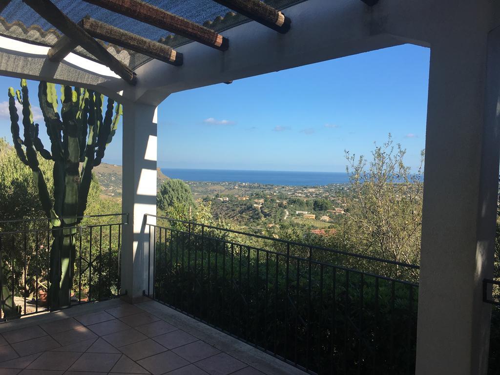Villa Nadia Con Splendida Vista Mare 卡斯泰拉马莱 外观 照片