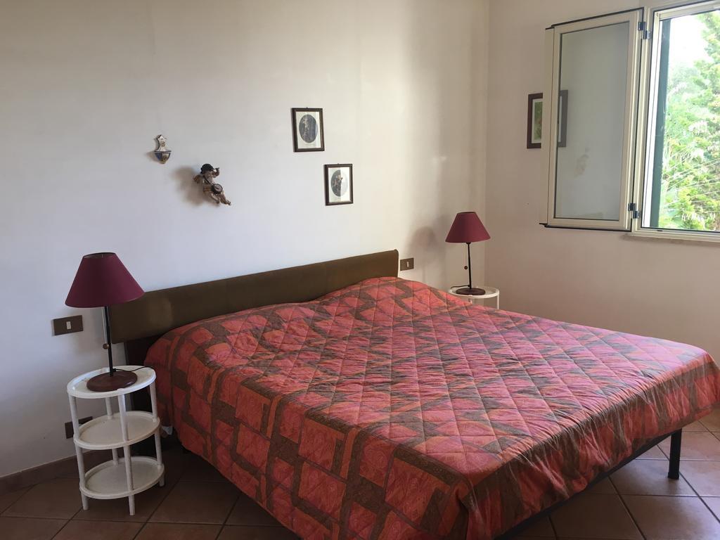 Villa Nadia Con Splendida Vista Mare 卡斯泰拉马莱 外观 照片