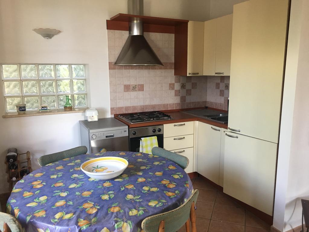 Villa Nadia Con Splendida Vista Mare 卡斯泰拉马莱 外观 照片
