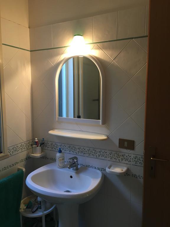 Villa Nadia Con Splendida Vista Mare 卡斯泰拉马莱 外观 照片