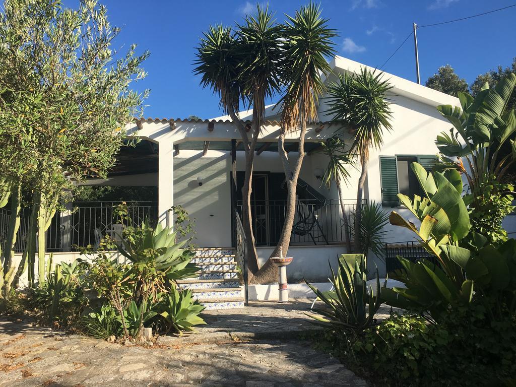 Villa Nadia Con Splendida Vista Mare 卡斯泰拉马莱 外观 照片