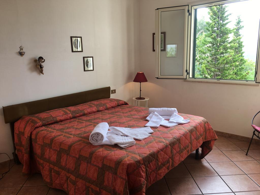 Villa Nadia Con Splendida Vista Mare 卡斯泰拉马莱 外观 照片