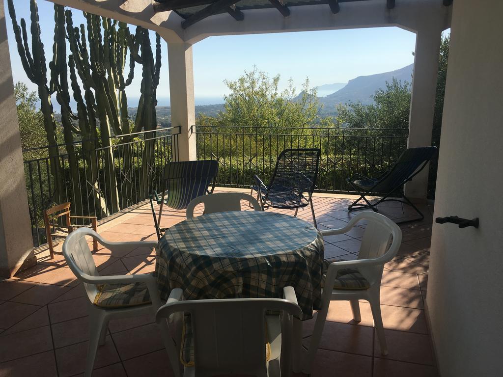 Villa Nadia Con Splendida Vista Mare 卡斯泰拉马莱 外观 照片